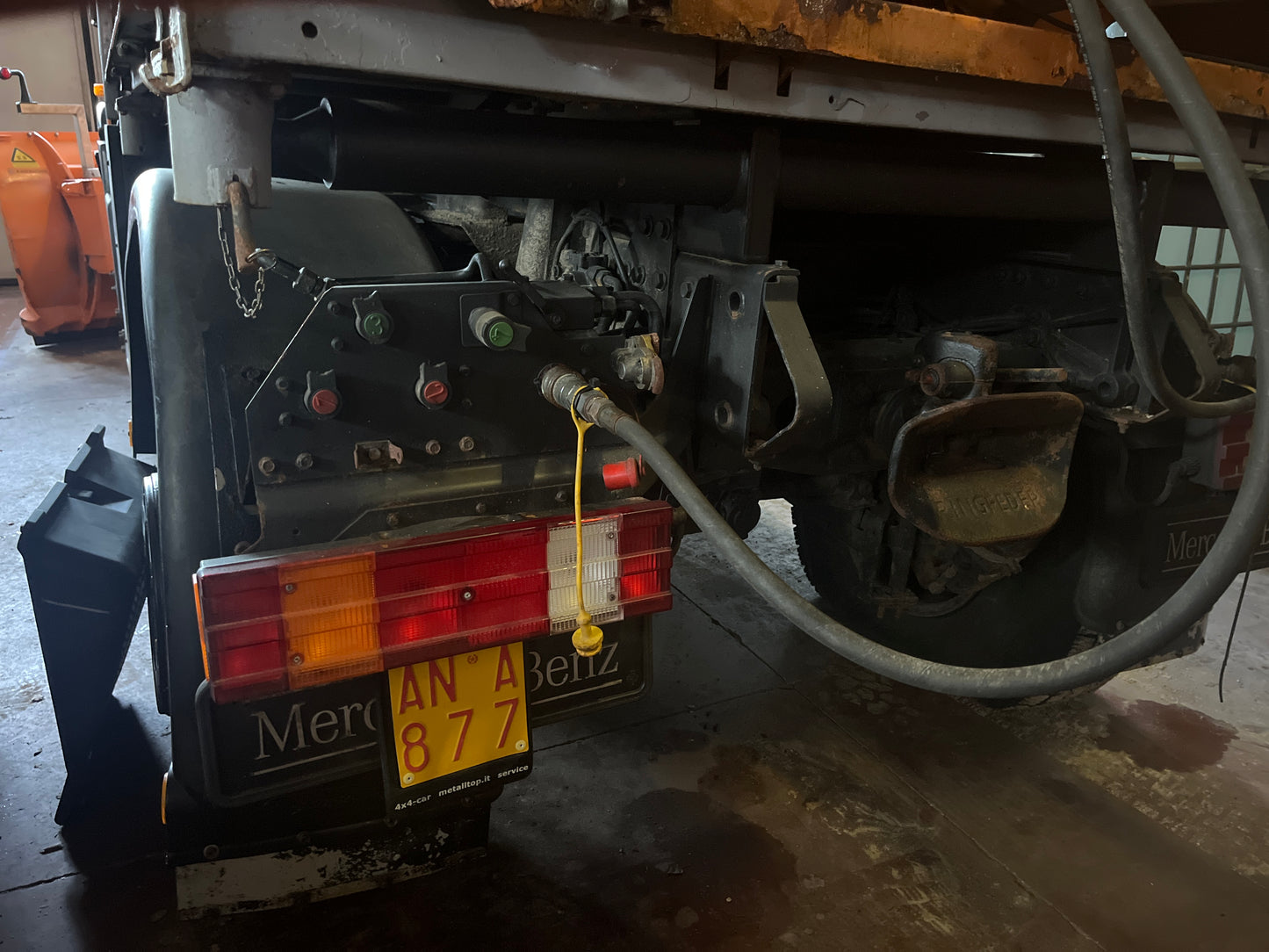 Unimog U400 (opzionale con lama sgombraneve e spargitore 2,5 m3)