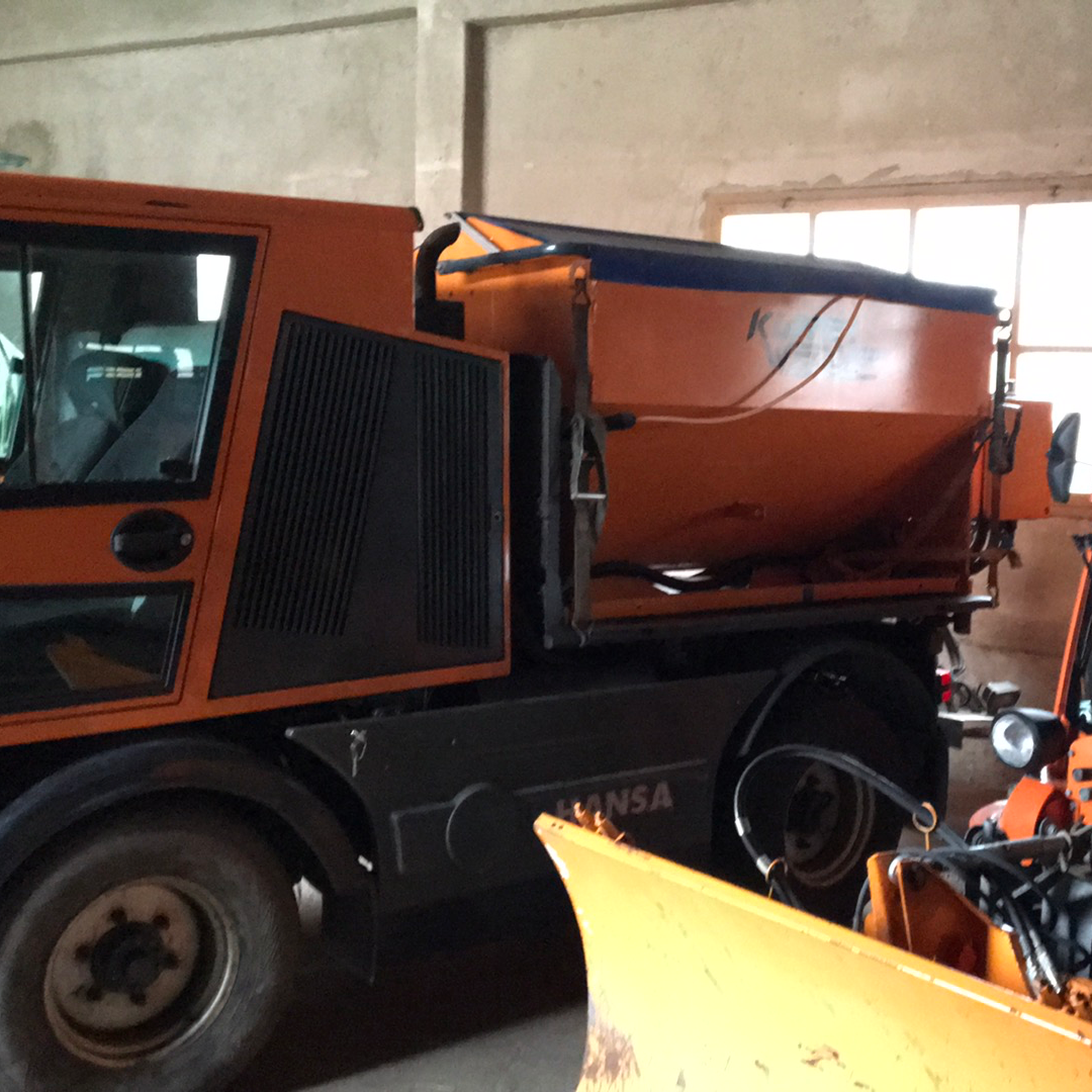 Hansa con fresatrice