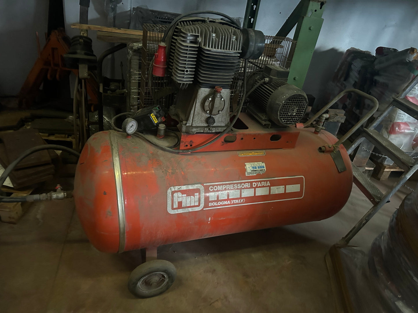 Compressore ad aria compressa a pistoni FINI 380V 3PH. 300 litri