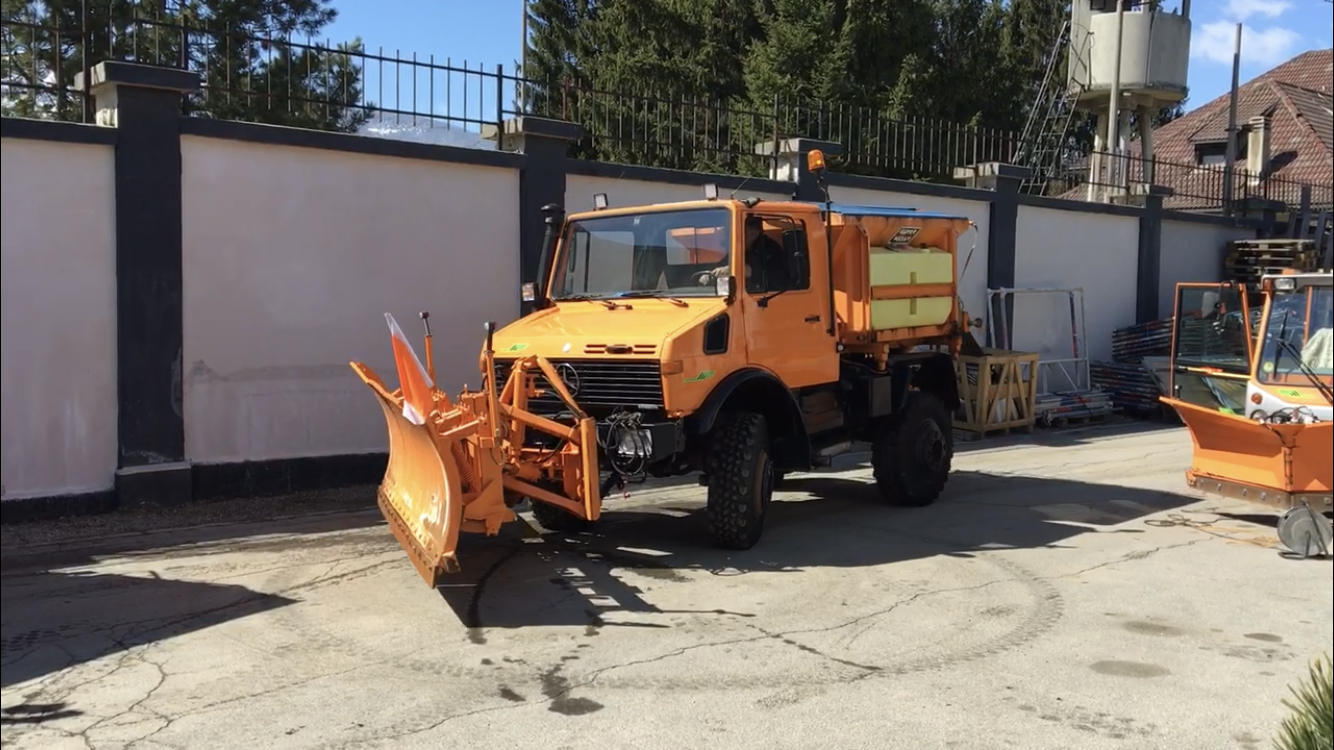 Unimog U1600 (opzionale con spazzaneve e spargitore 2,0m3)