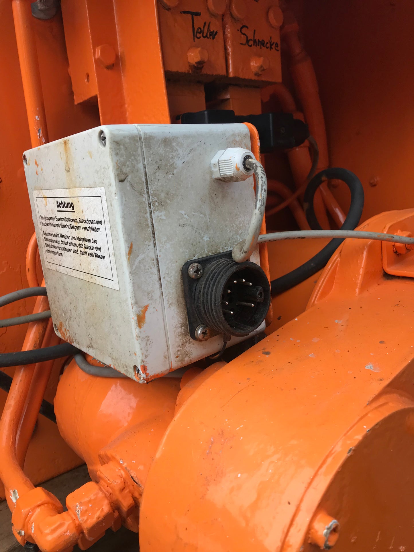 Aebi KT65 mit Schneeturbofräse