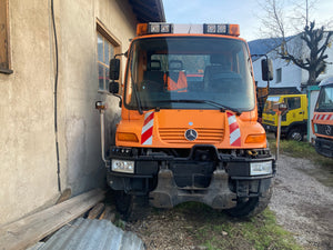 X Unimog U400 mit Schneepflug und Streuer/con lama neve e spargisale Rif. .. riserv.