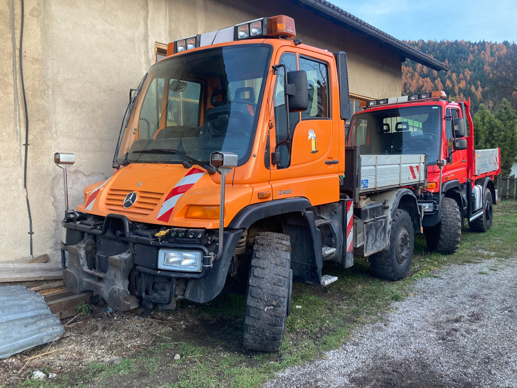 X Unimog U400 mit Schneepflug und Streuer/con lama neve e spargisale Rif. .. riserv.