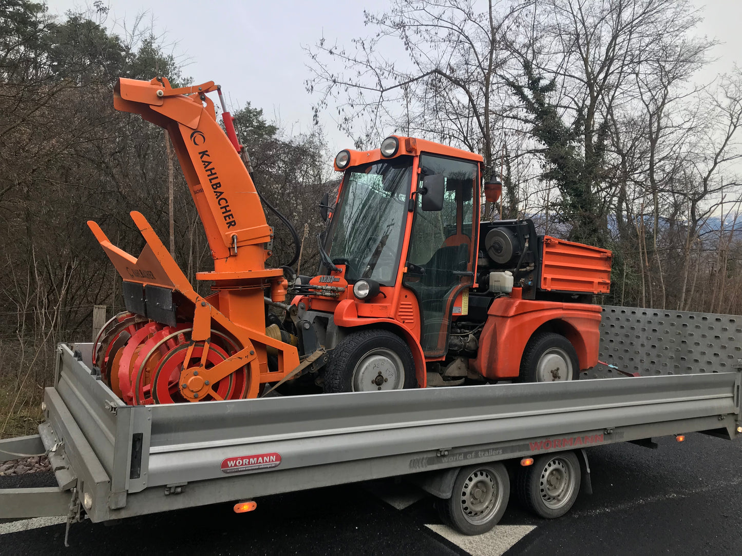 Aebi KT65 mit Schneeturbofräse