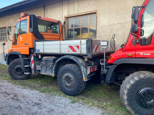 X Unimog U400 mit Schneepflug und Streuer/con lama neve e spargisale Rif. .. riserv.