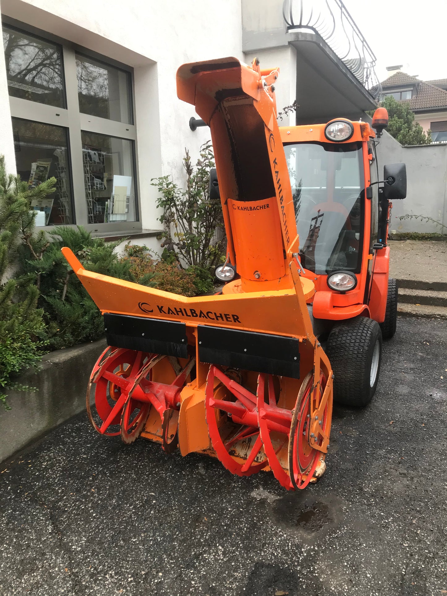 Aebi KT65 mit Schneeturbofräse