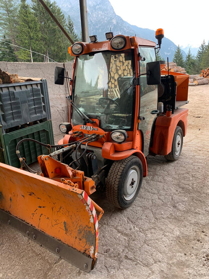 Aebi KT65 mit Schneeturbofräse