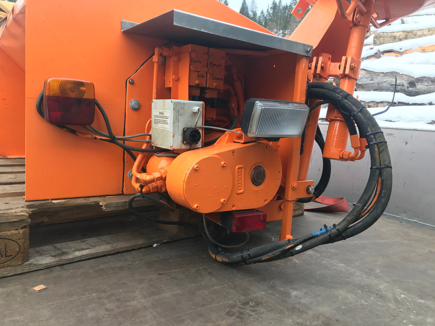 Aebi KT65 mit Schneeturbofräse