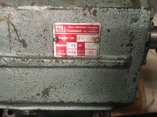 Laden Sie das Bild in den Galerie-Viewer, Öl- und Getriebemotoren 380 Volt, versch. vorhanden
