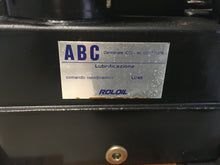 Laden Sie das Bild in den Galerie-Viewer, Öl- und Getriebemotoren 380 Volt, versch. vorhanden
